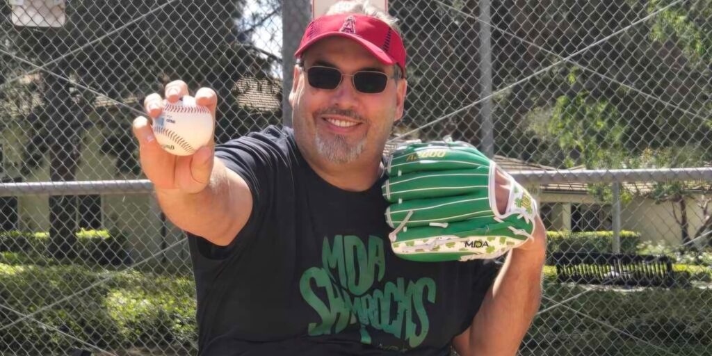 Dwayne sporting his MDA Shamrocks t-shirt and limited edition A2000 1786 Shamrock MDA glove.
